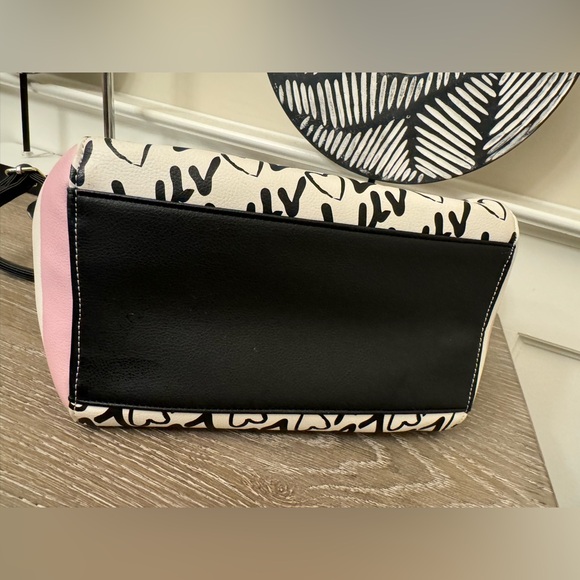 Betsey Johnson small crossbody - Picture 5 of 9